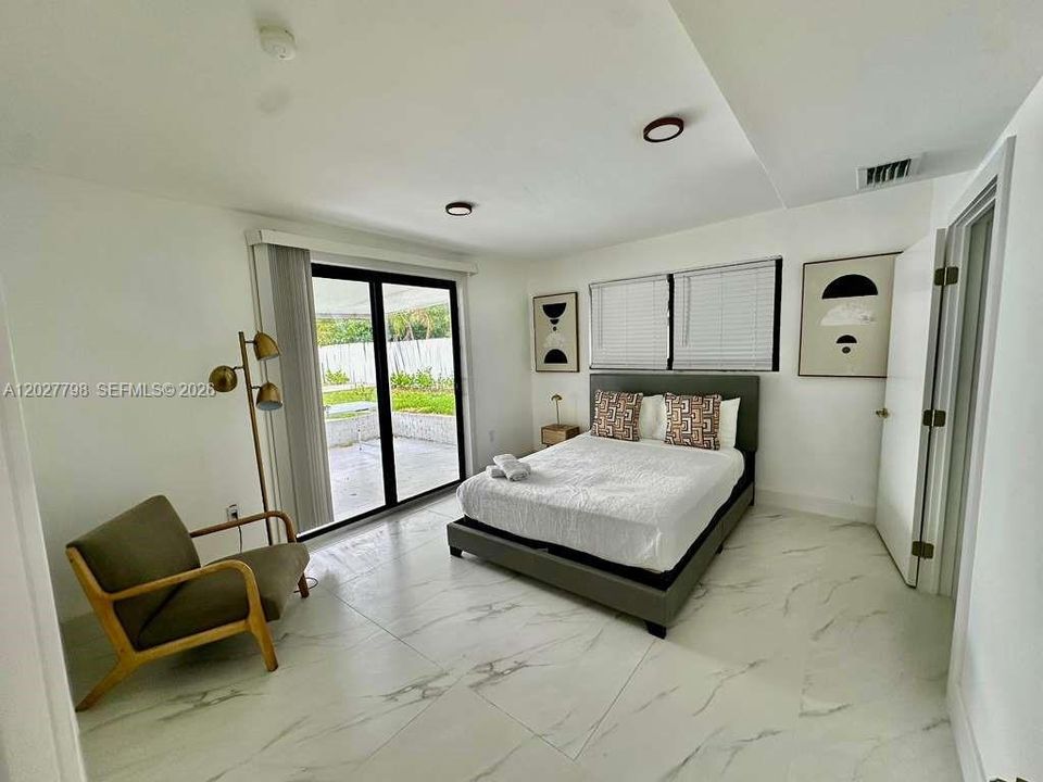 В аренду: $7,500 (4 спален, 2 ванн, 1625 Квадратных фут)