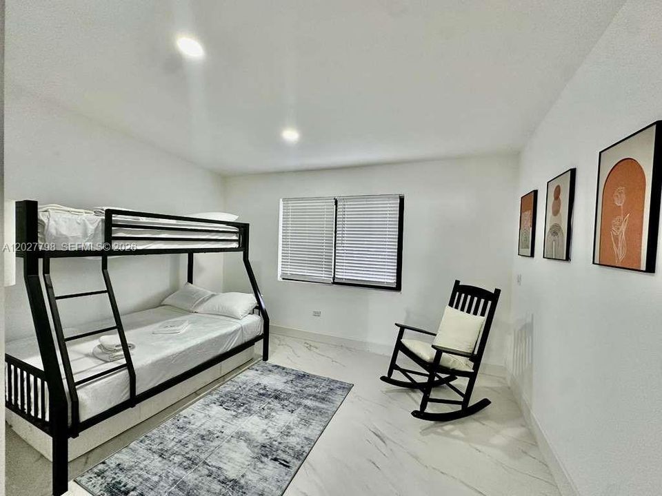 В аренду: $7,500 (4 спален, 2 ванн, 1625 Квадратных фут)