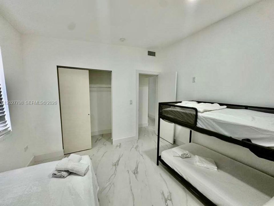 В аренду: $7,500 (4 спален, 2 ванн, 1625 Квадратных фут)