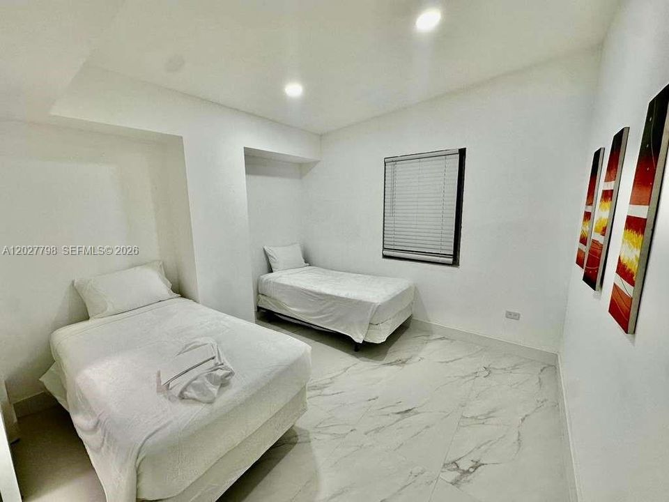 В аренду: $7,500 (4 спален, 2 ванн, 1625 Квадратных фут)