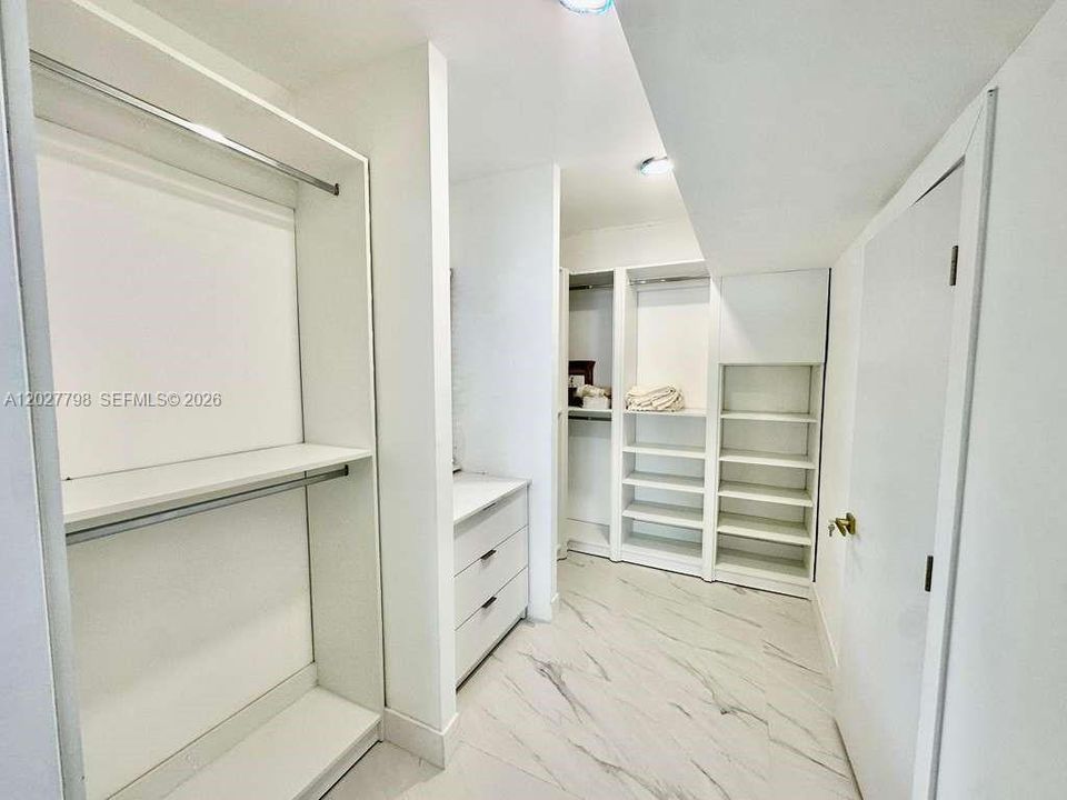 В аренду: $7,500 (4 спален, 2 ванн, 1625 Квадратных фут)