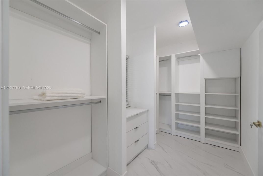 В аренду: $7,500 (4 спален, 2 ванн, 1625 Квадратных фут)