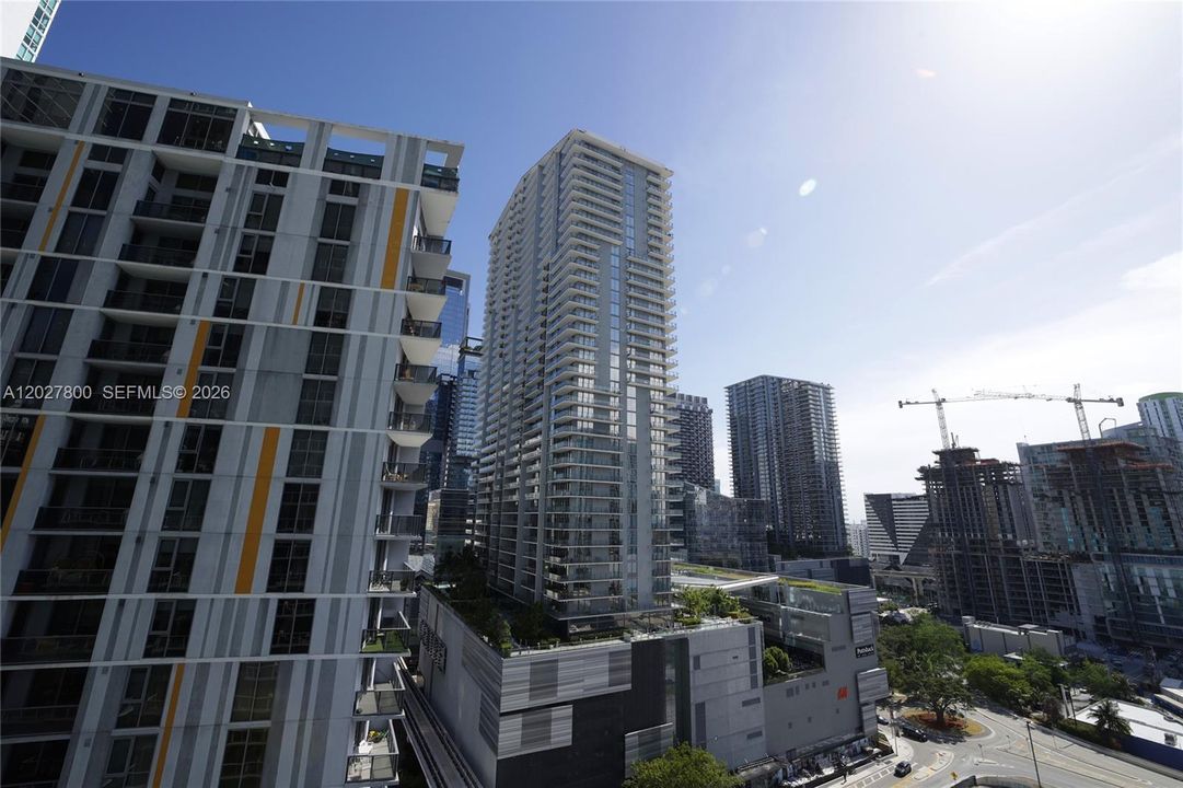 For Sale: $598,000 (2 beds, 2 baths, 1289 Square Feet)