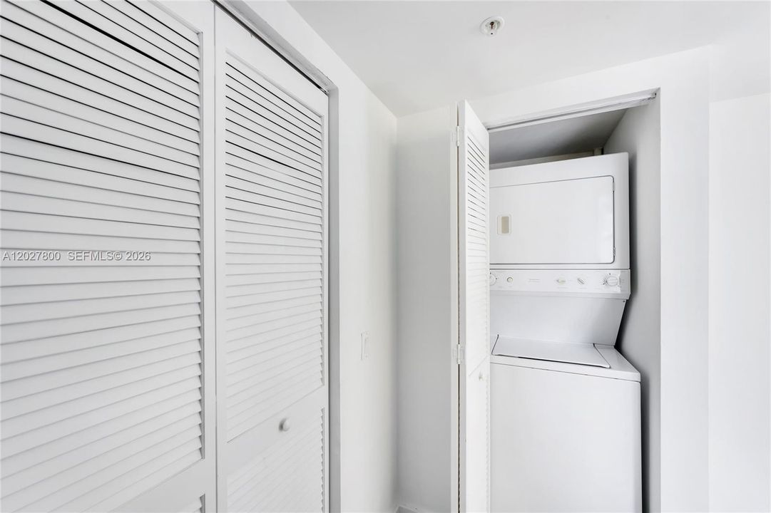 For Sale: $598,000 (2 beds, 2 baths, 1289 Square Feet)