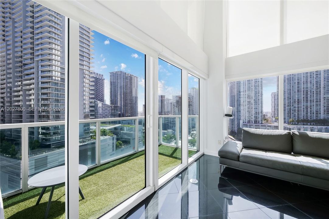 For Sale: $598,000 (2 beds, 2 baths, 1289 Square Feet)