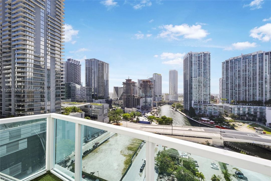 For Sale: $598,000 (2 beds, 2 baths, 1289 Square Feet)