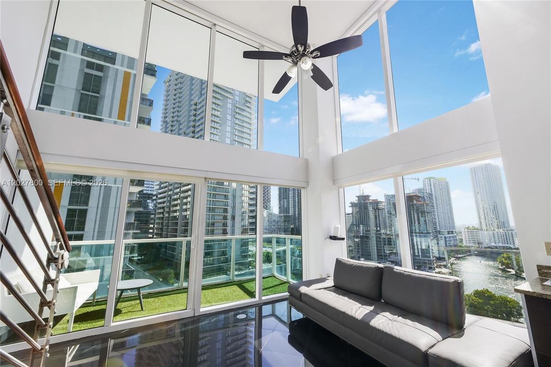 For Sale: $598,000 (2 beds, 2 baths, 1289 Square Feet)