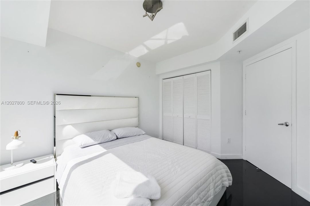 For Sale: $598,000 (2 beds, 2 baths, 1289 Square Feet)
