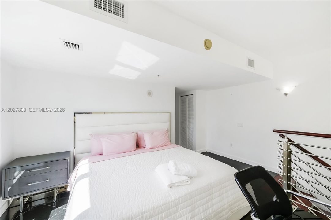 For Sale: $598,000 (2 beds, 2 baths, 1289 Square Feet)
