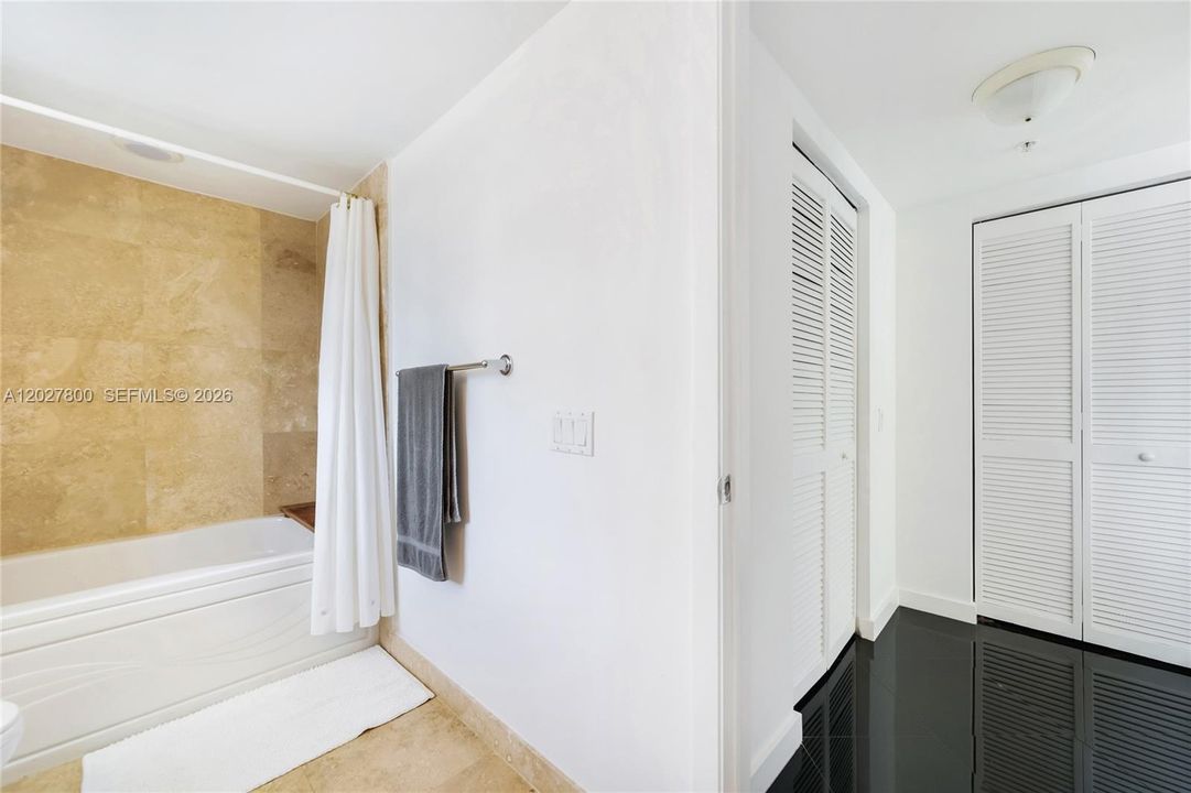 For Sale: $598,000 (2 beds, 2 baths, 1289 Square Feet)