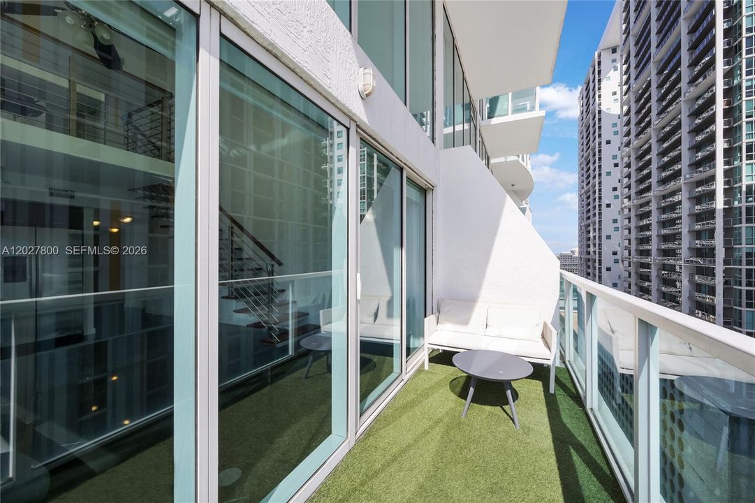 For Sale: $598,000 (2 beds, 2 baths, 1289 Square Feet)