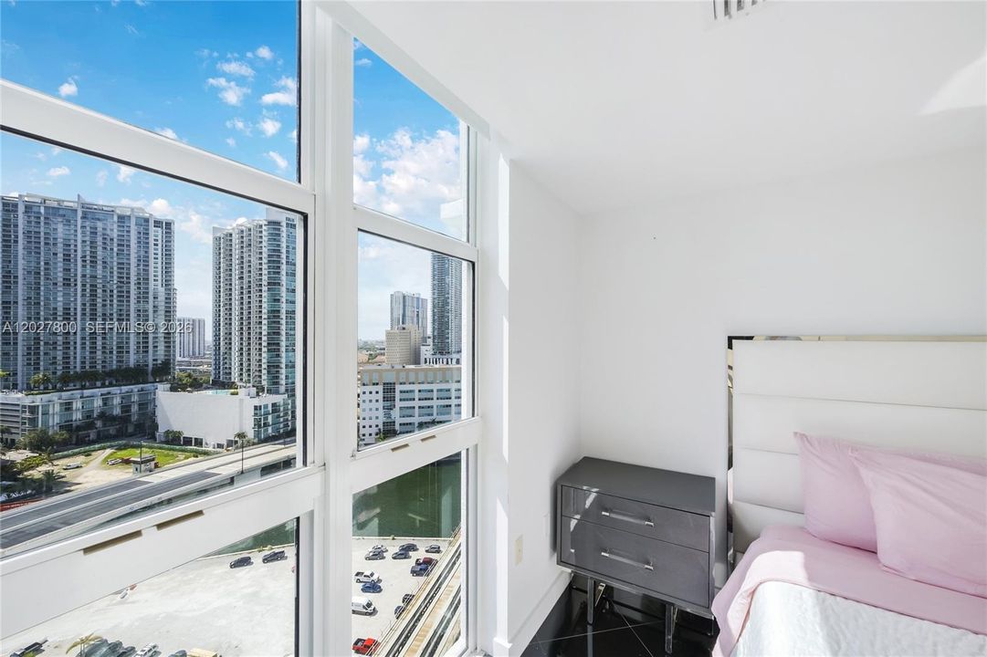 For Sale: $598,000 (2 beds, 2 baths, 1289 Square Feet)