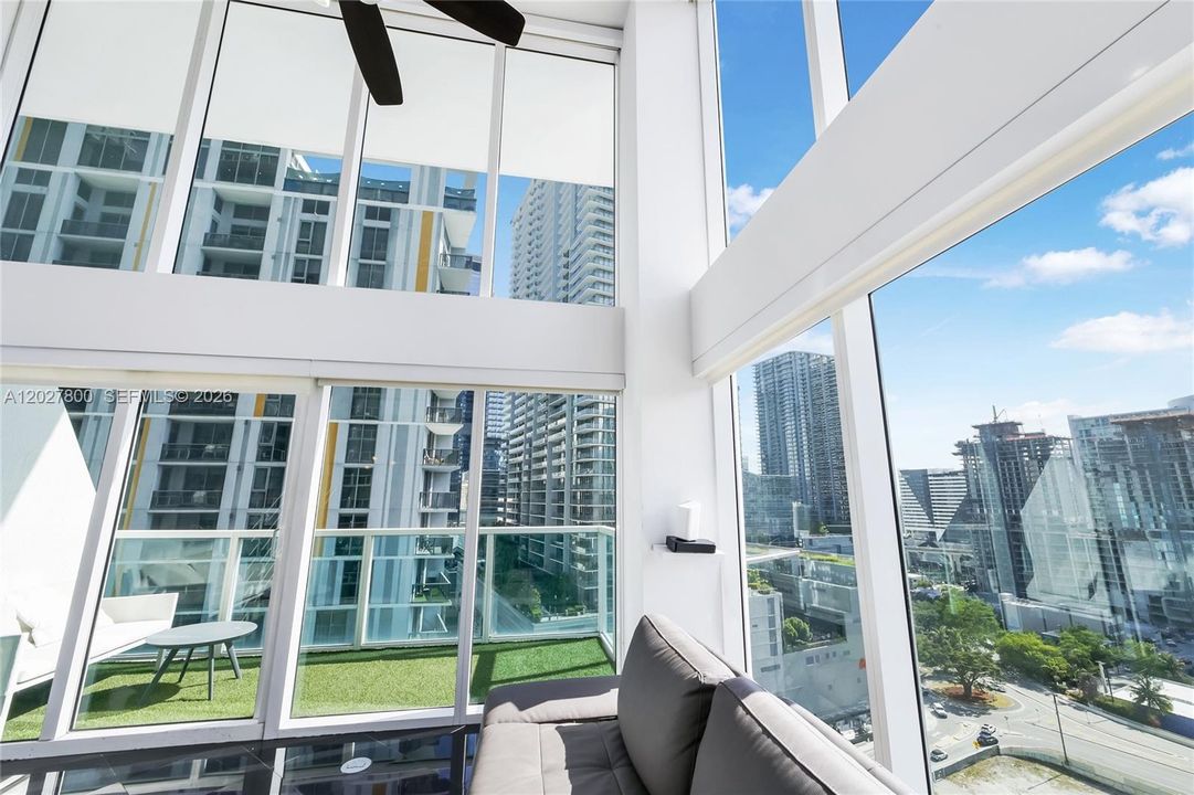 For Sale: $598,000 (2 beds, 2 baths, 1289 Square Feet)