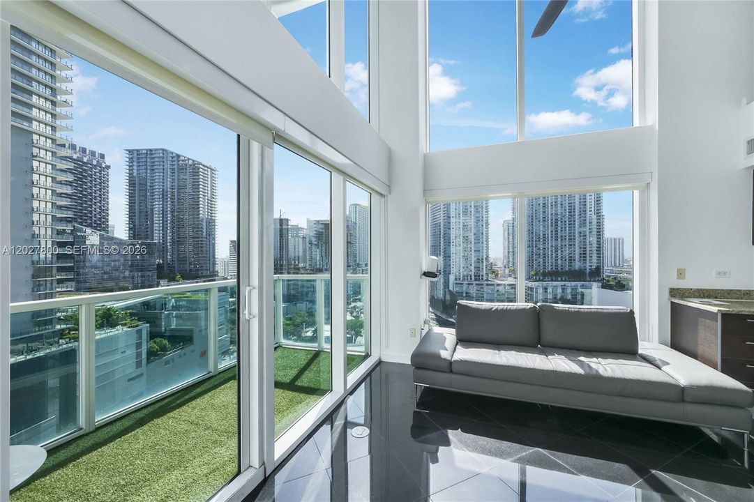 For Sale: $598,000 (2 beds, 2 baths, 1289 Square Feet)