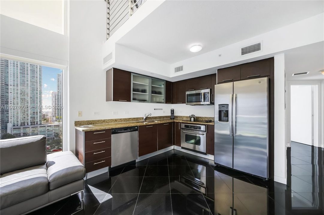 For Sale: $598,000 (2 beds, 2 baths, 1289 Square Feet)