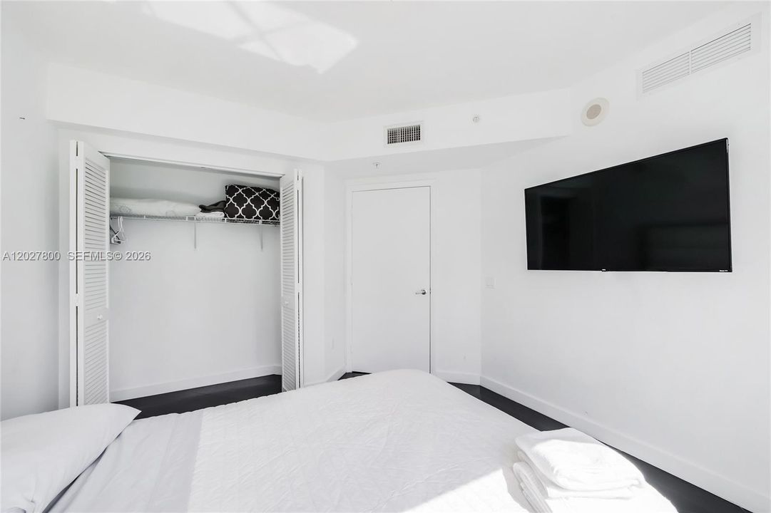 For Sale: $598,000 (2 beds, 2 baths, 1289 Square Feet)