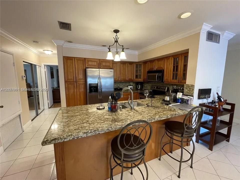 For Rent: $3,000 (2 beds, 2 baths, 1345 Square Feet)