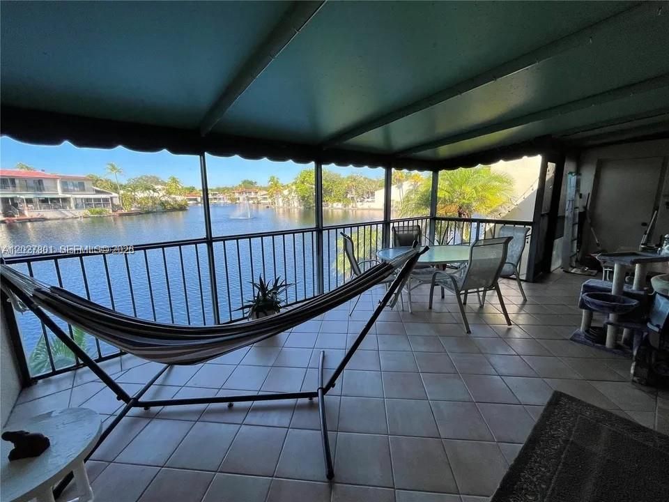 For Rent: $3,000 (2 beds, 2 baths, 1345 Square Feet)