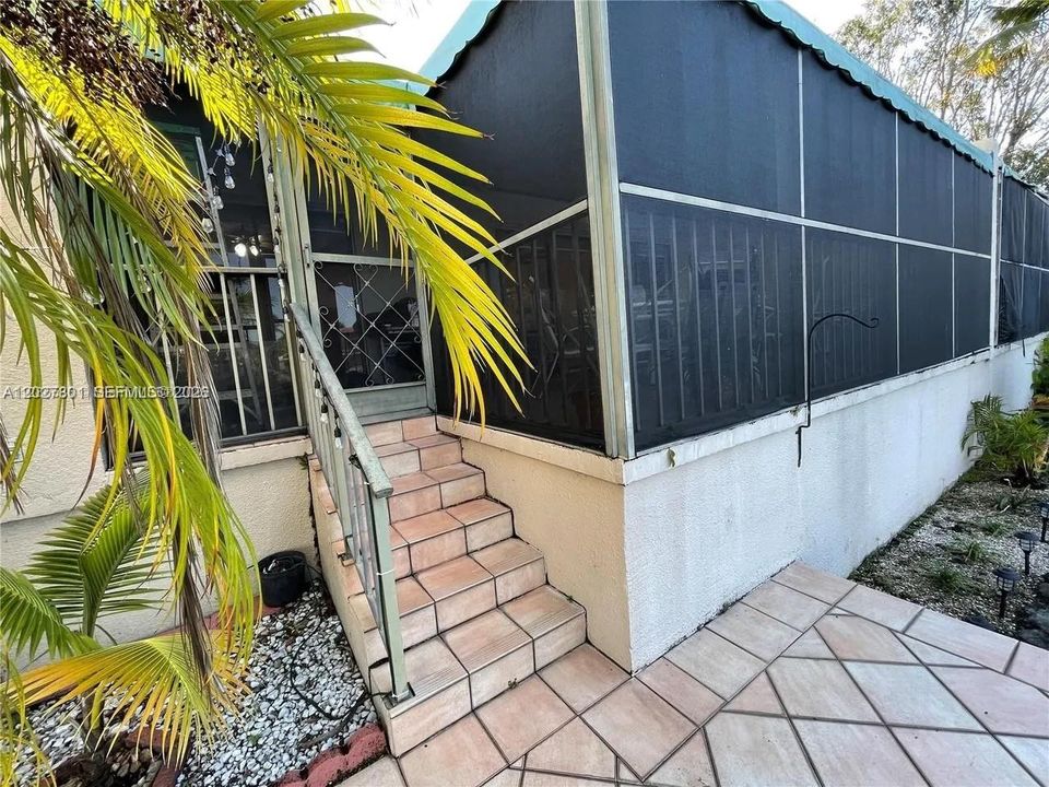 For Rent: $3,000 (2 beds, 2 baths, 1345 Square Feet)