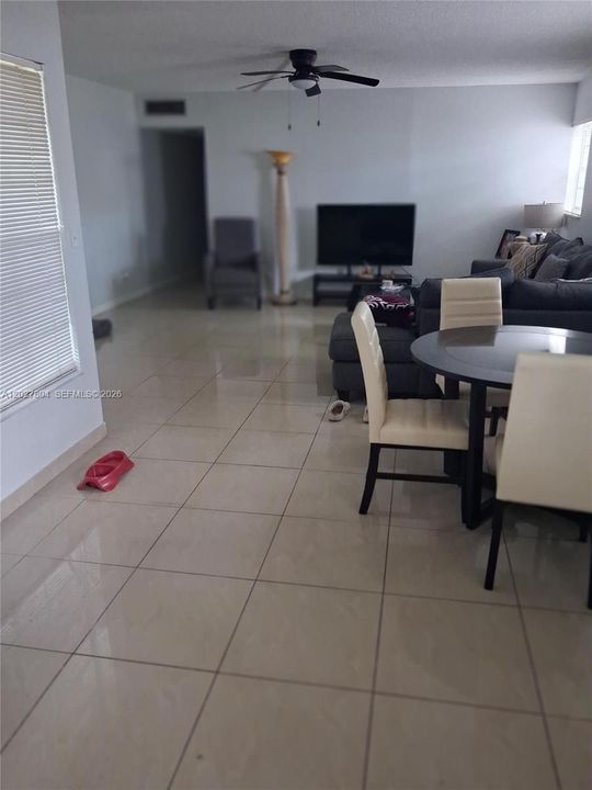 For Sale: $1,650 (2 beds, 2 baths, 960 Square Feet)