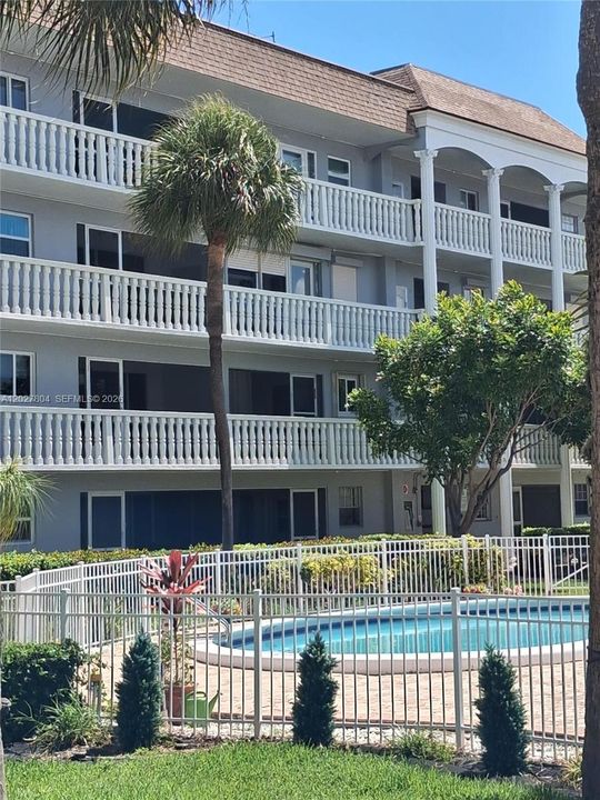 For Sale: $1,650 (2 beds, 2 baths, 960 Square Feet)
