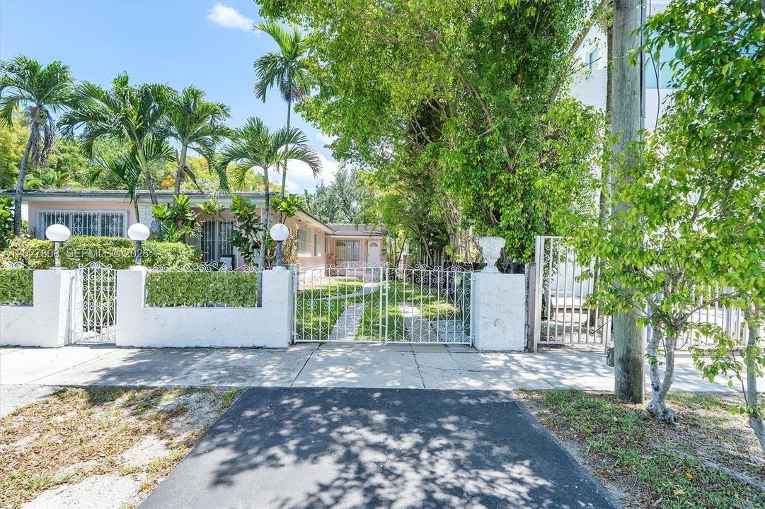 For Rent: $3,999 (3 beds, 2 baths, 2245 Square Feet)