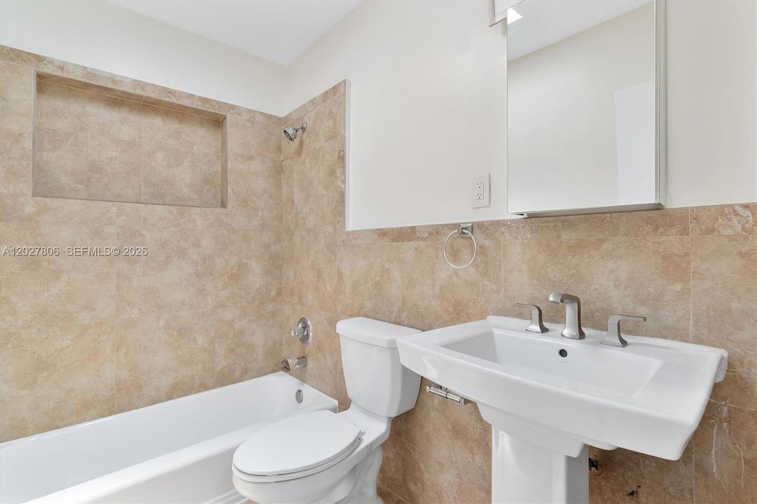 For Rent: $3,999 (3 beds, 2 baths, 2245 Square Feet)
