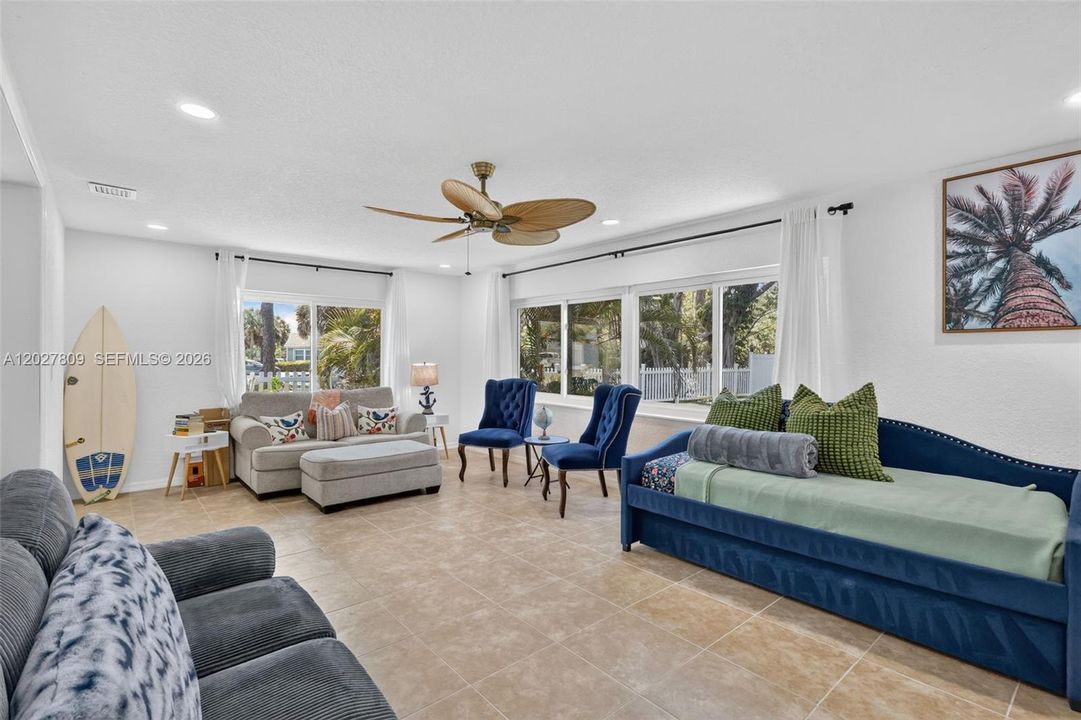 En Venta: $749,000 (3 camas, 2 baños, 1790 Pies cuadrados)
