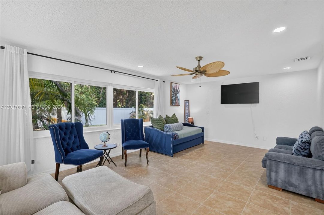 En Venta: $749,000 (3 camas, 2 baños, 1790 Pies cuadrados)
