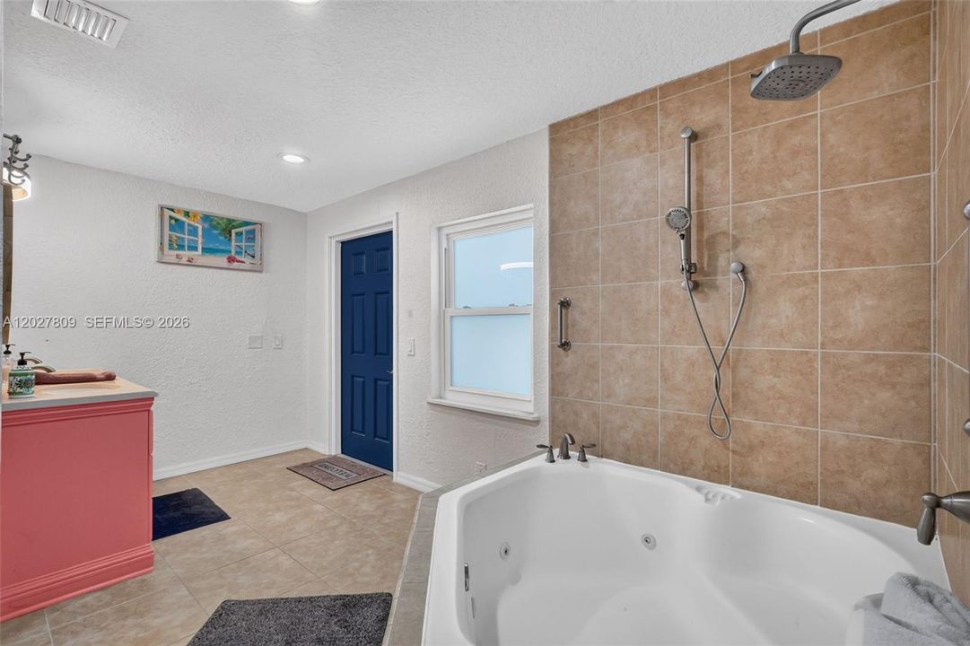 En Venta: $749,000 (3 camas, 2 baños, 1790 Pies cuadrados)