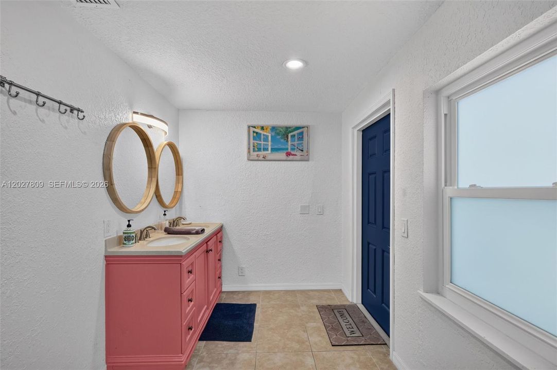 En Venta: $749,000 (3 camas, 2 baños, 1790 Pies cuadrados)
