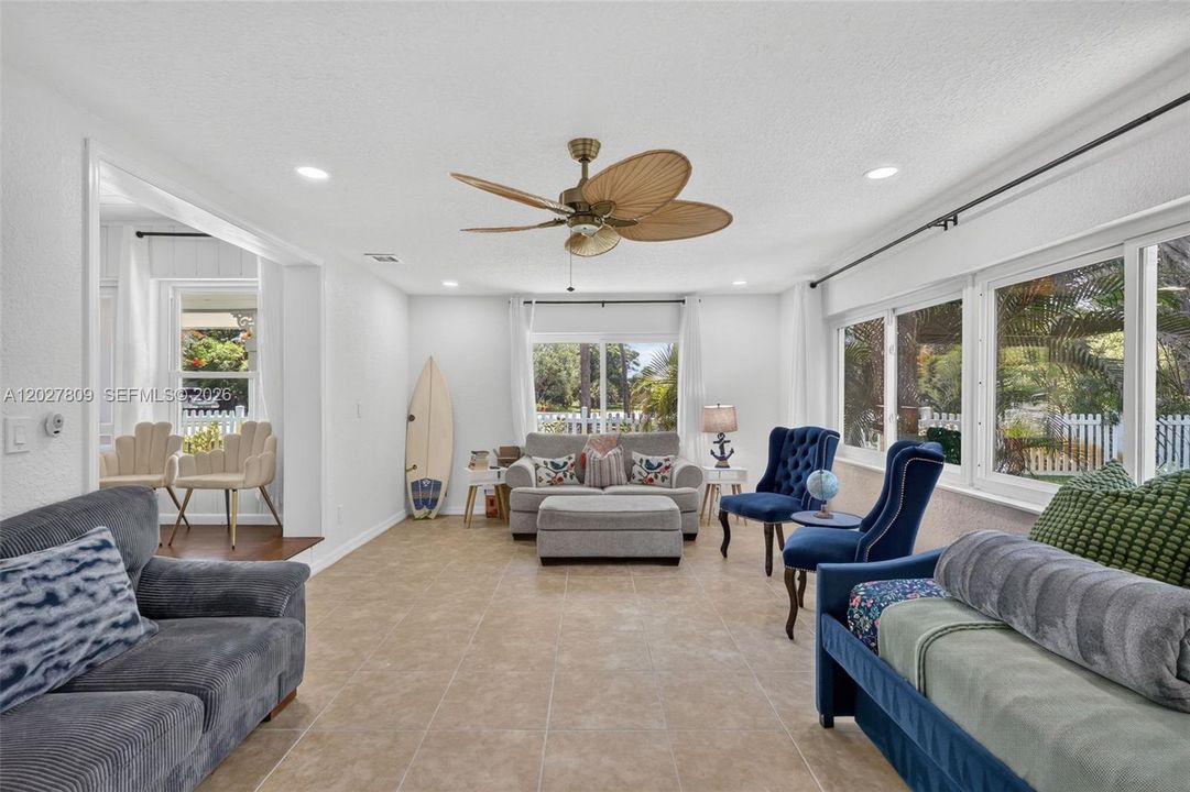 En Venta: $749,000 (3 camas, 2 baños, 1790 Pies cuadrados)