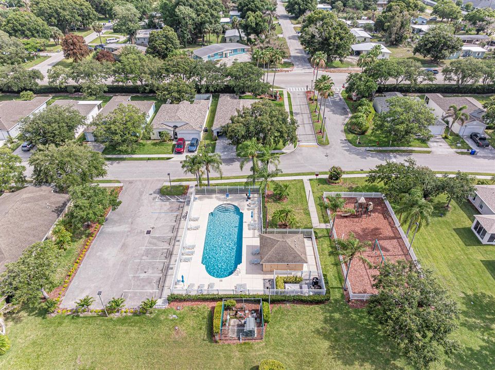 49 Waterford Lakes Pool