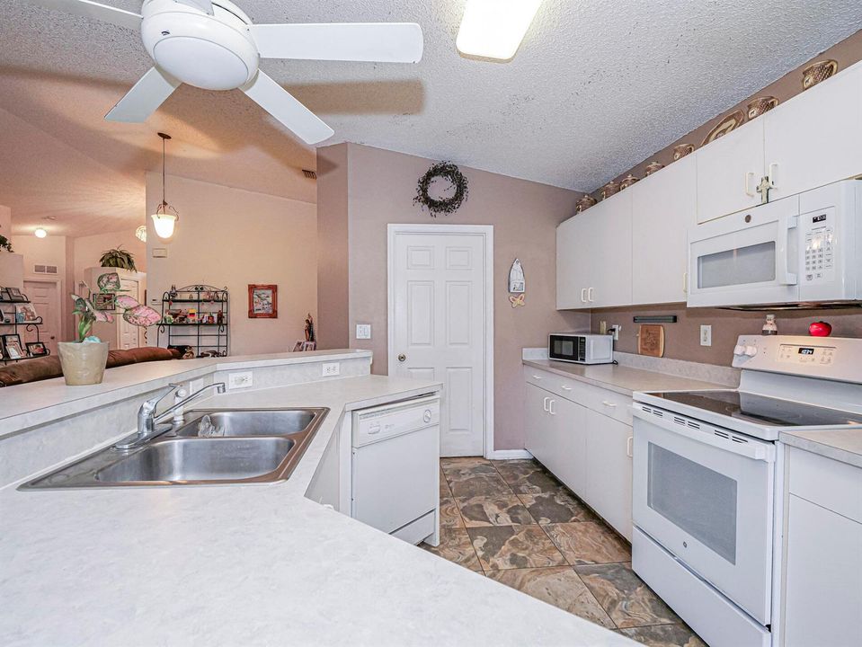 14 Waterford Lakes