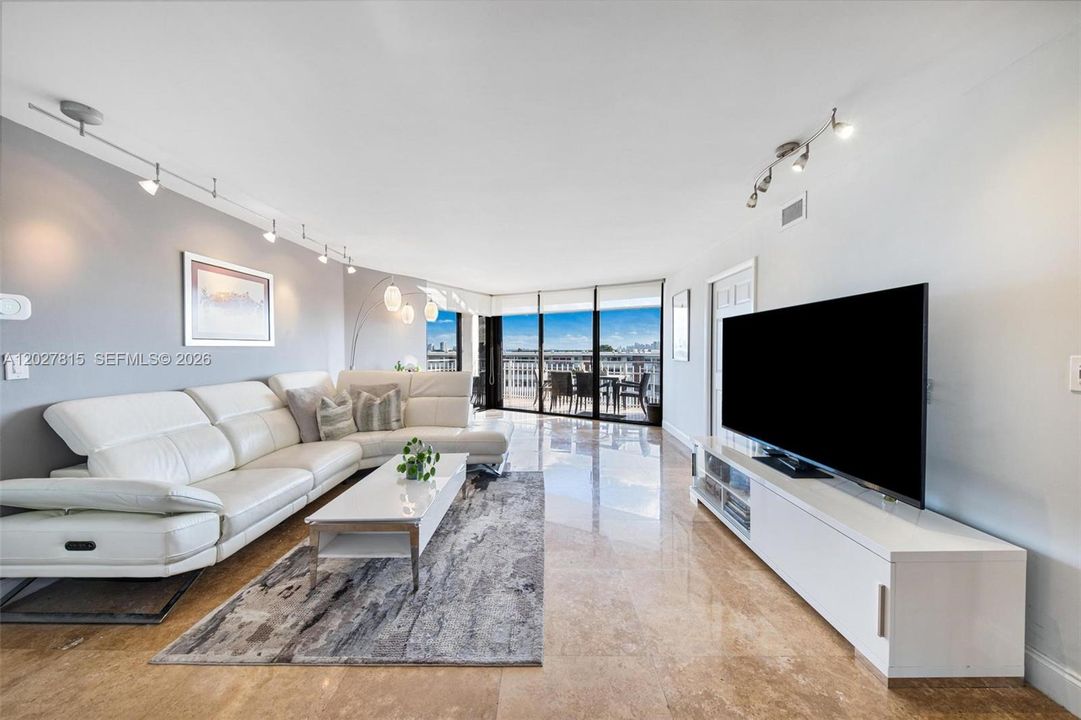 For Sale: $440,000 (2 beds, 2 baths, 1268 Square Feet)