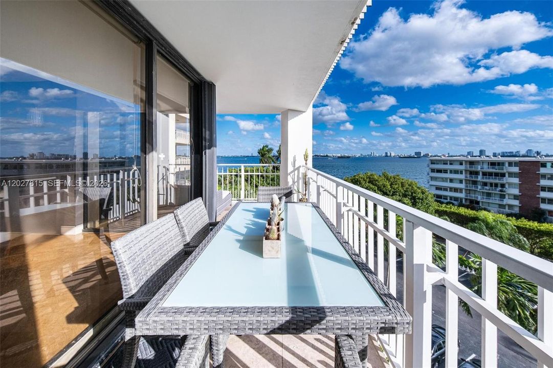 For Sale: $440,000 (2 beds, 2 baths, 1268 Square Feet)