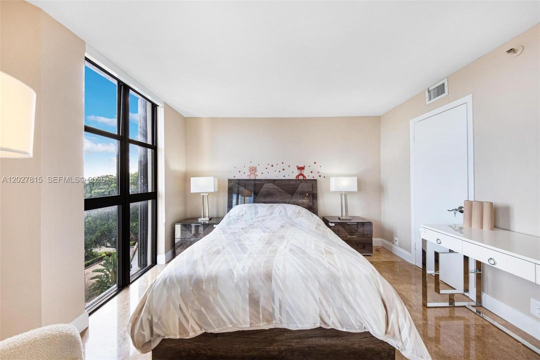 For Sale: $440,000 (2 beds, 2 baths, 1268 Square Feet)