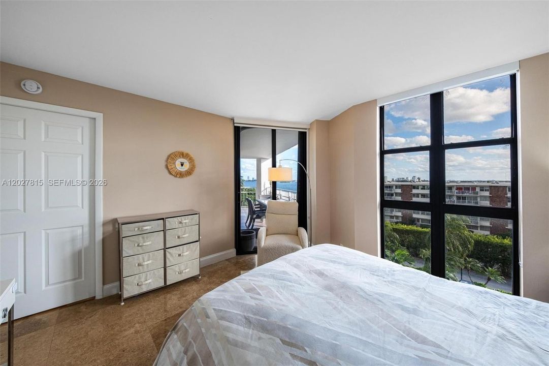 For Sale: $440,000 (2 beds, 2 baths, 1268 Square Feet)