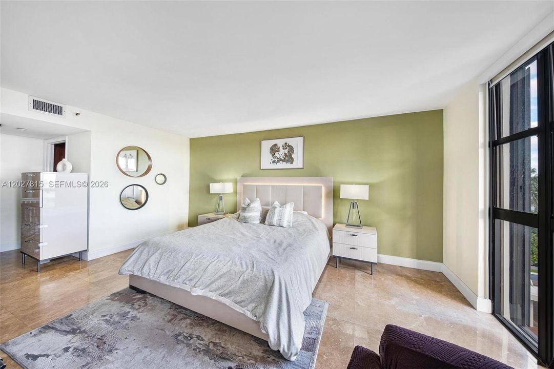 For Sale: $440,000 (2 beds, 2 baths, 1268 Square Feet)