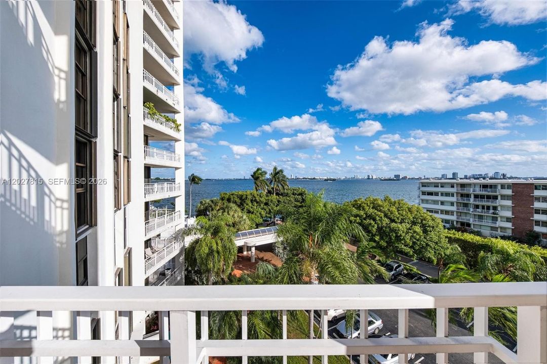 For Sale: $440,000 (2 beds, 2 baths, 1268 Square Feet)
