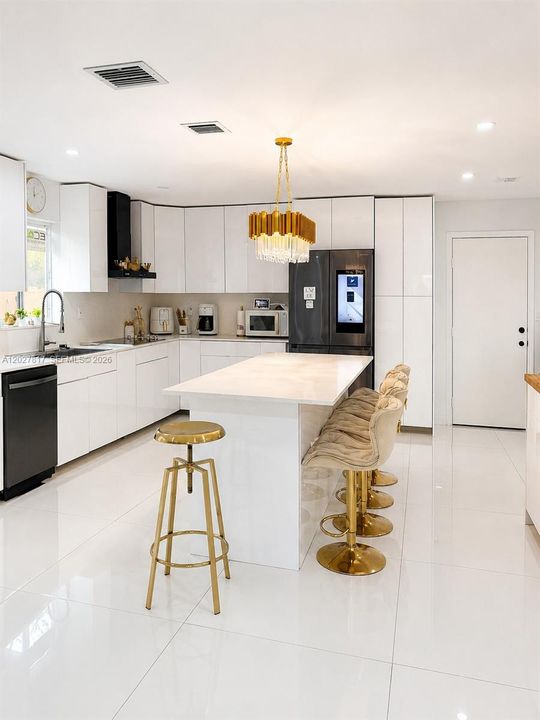 En Venta: $679,999 (4 camas, 2 baños, 2232 Pies cuadrados)