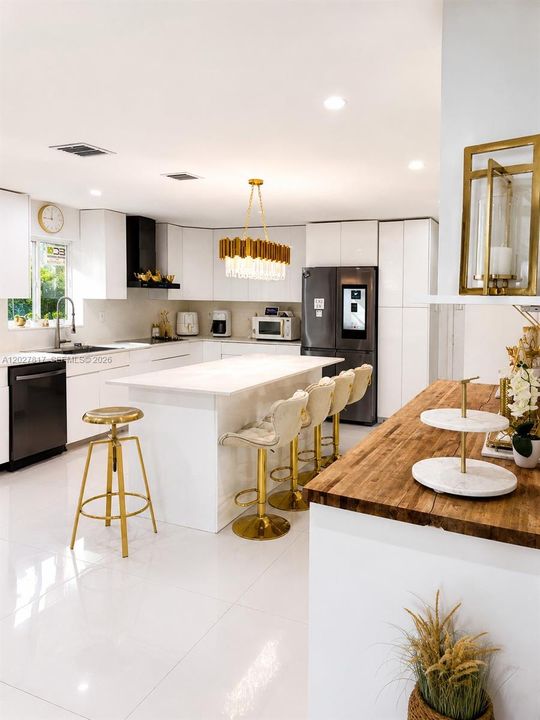 En Venta: $679,999 (4 camas, 2 baños, 2232 Pies cuadrados)