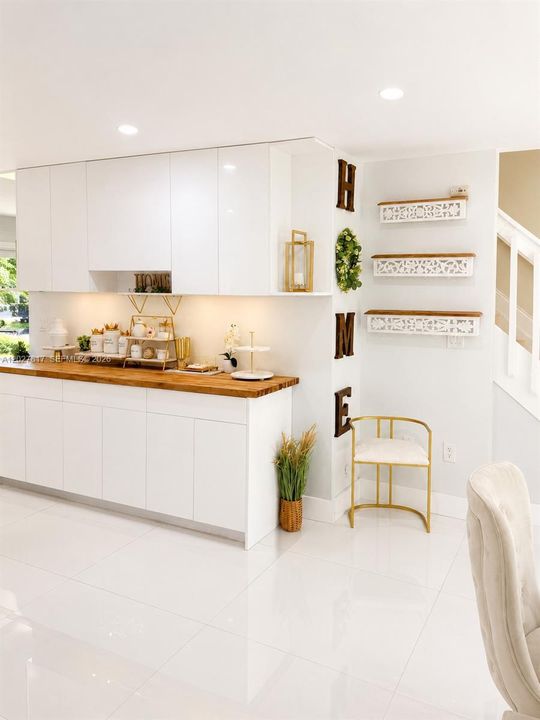 En Venta: $679,999 (4 camas, 2 baños, 2232 Pies cuadrados)