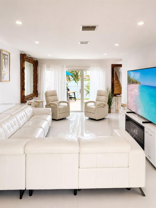 En Venta: $679,999 (4 camas, 2 baños, 2232 Pies cuadrados)