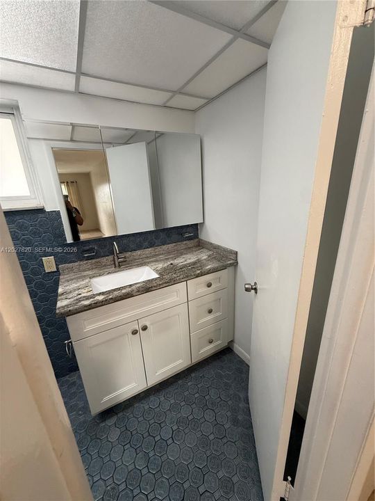 For Rent: $2,200 (2 beds, 2 baths, 3918 Square Feet)