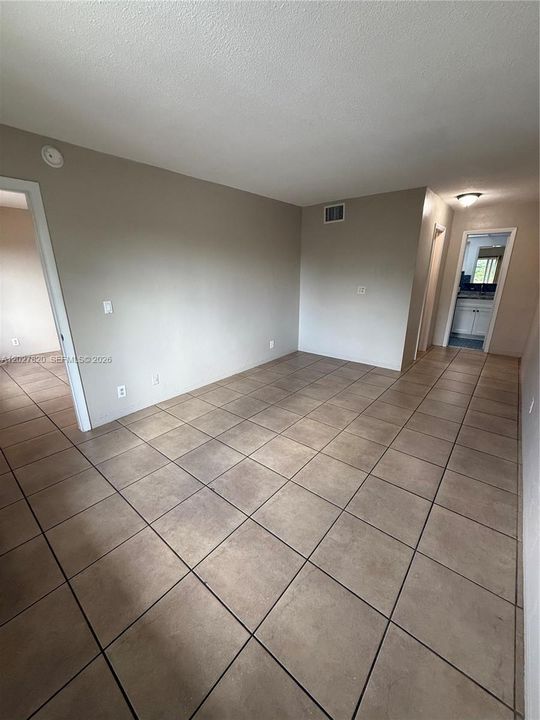 For Rent: $2,200 (2 beds, 2 baths, 3918 Square Feet)