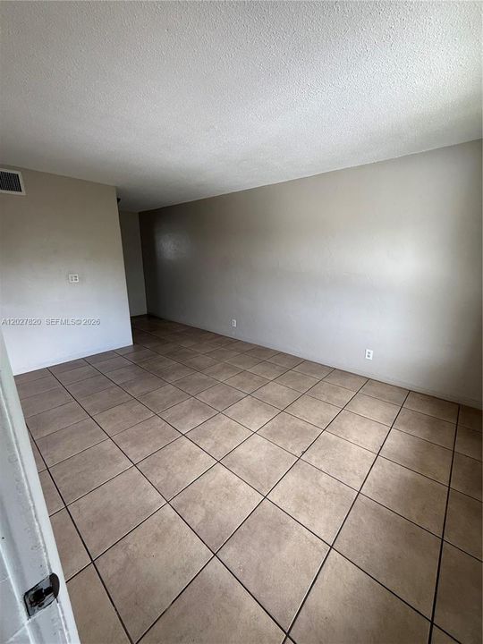 For Rent: $2,200 (2 beds, 2 baths, 3918 Square Feet)