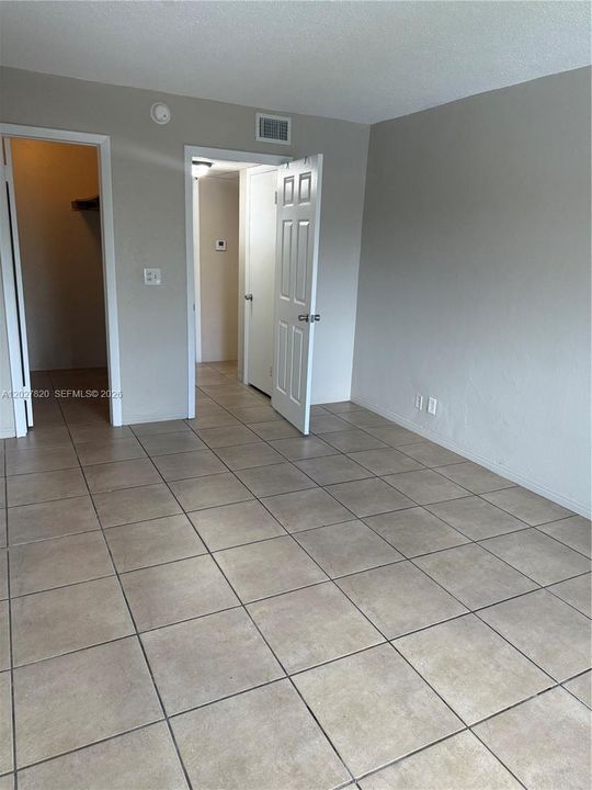 For Rent: $2,200 (2 beds, 2 baths, 3918 Square Feet)