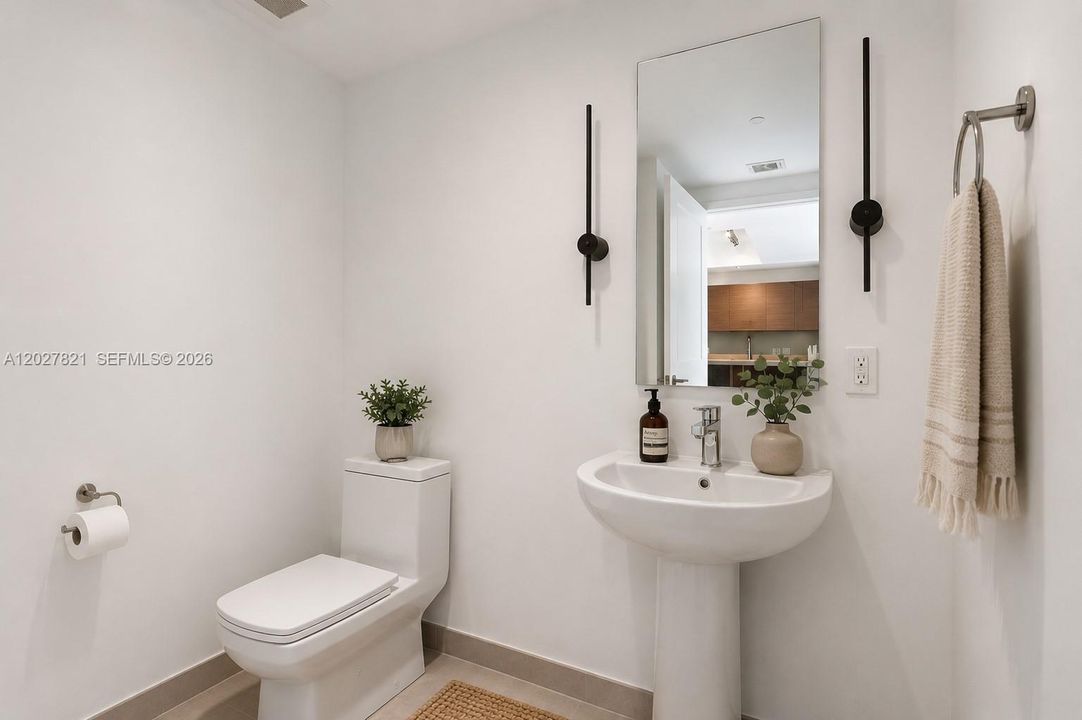 For Rent: $3,690 (1 beds, 1 baths, 950 Square Feet)