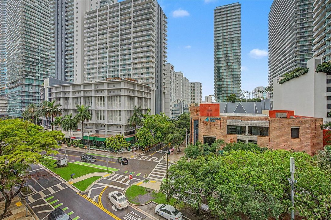 For Rent: $3,690 (1 beds, 1 baths, 950 Square Feet)
